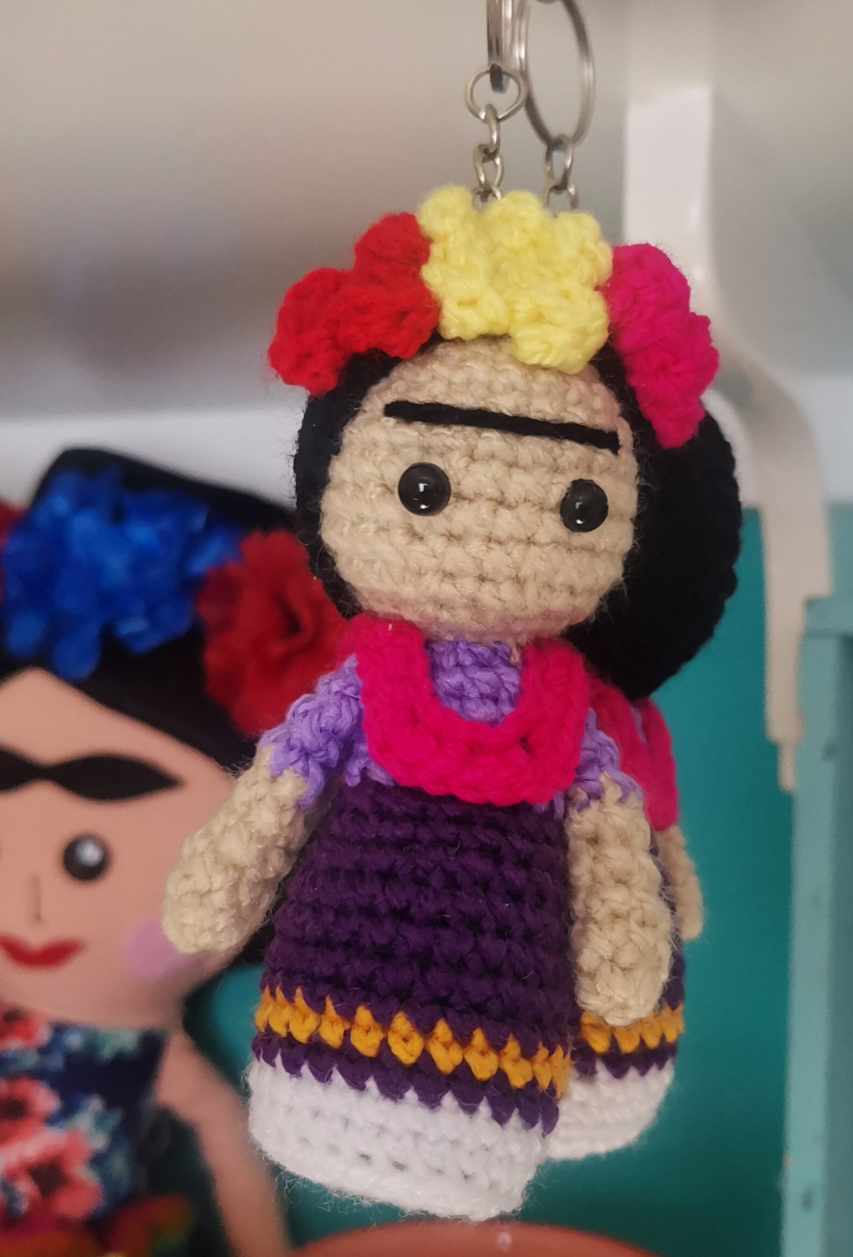 terremoto Reportero flotante Llavero Frida Kahlo Crochet - Mi México Bazar